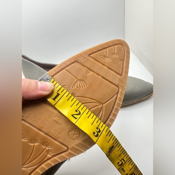 NWT Viscata Roses Canvas Espadrille Wedge Pumps in Ash Gray Sz EURO 42/ US 11 - Picture 9 of 9